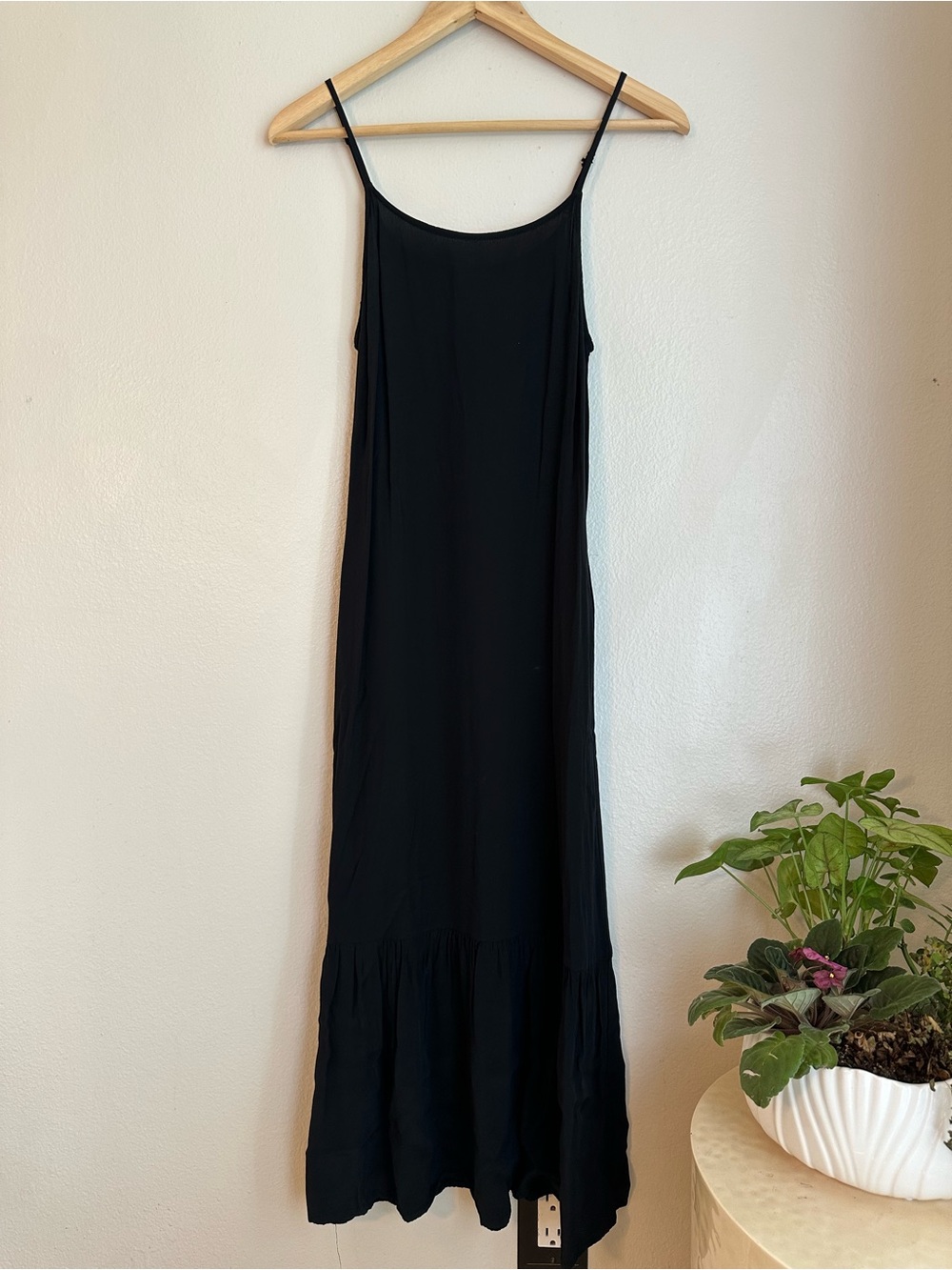 Black Spaghetti-Strap midi Dress